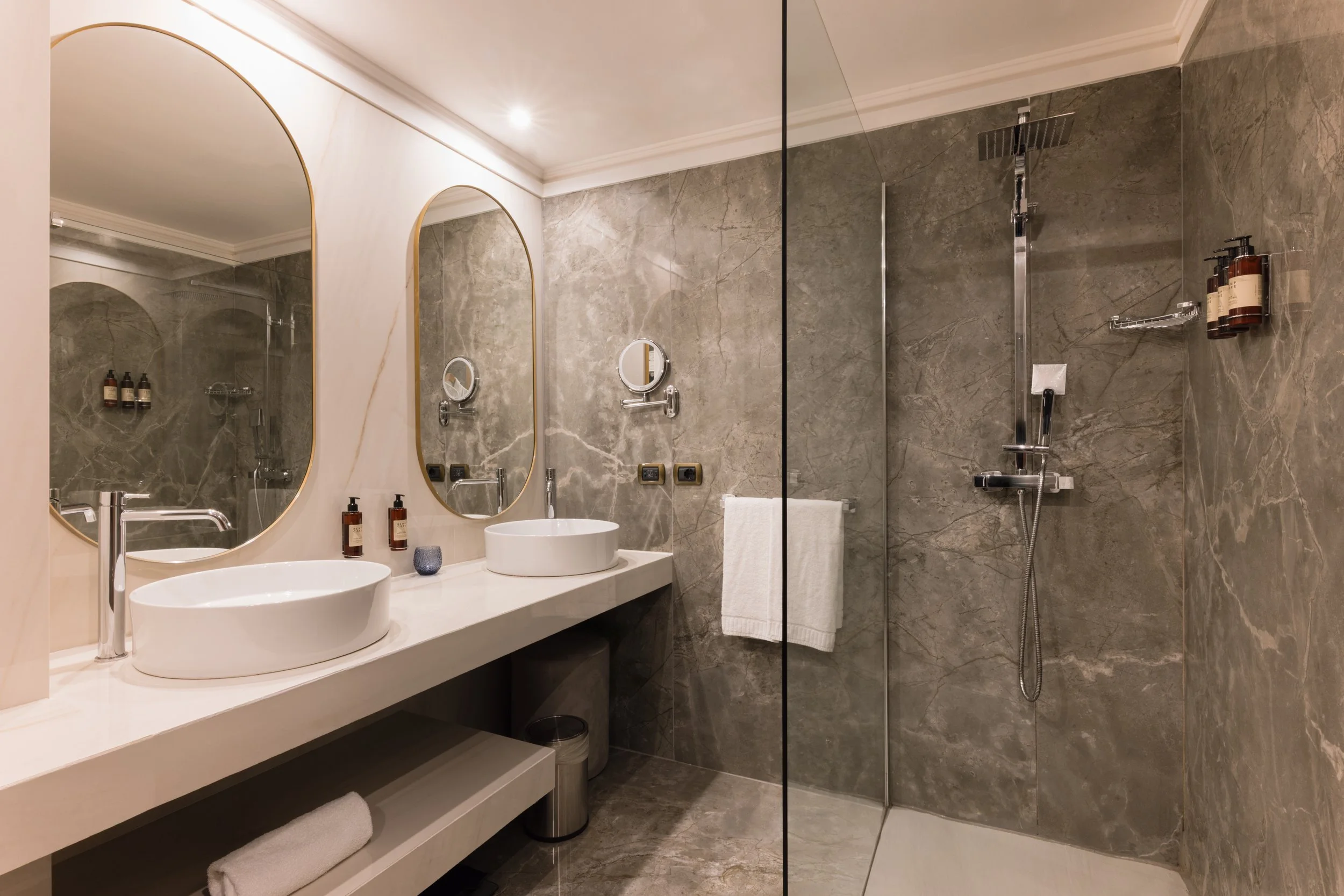 VRetreats Mazzar&ograve; Sea Palace — Sea View Presidential Suite detail photography