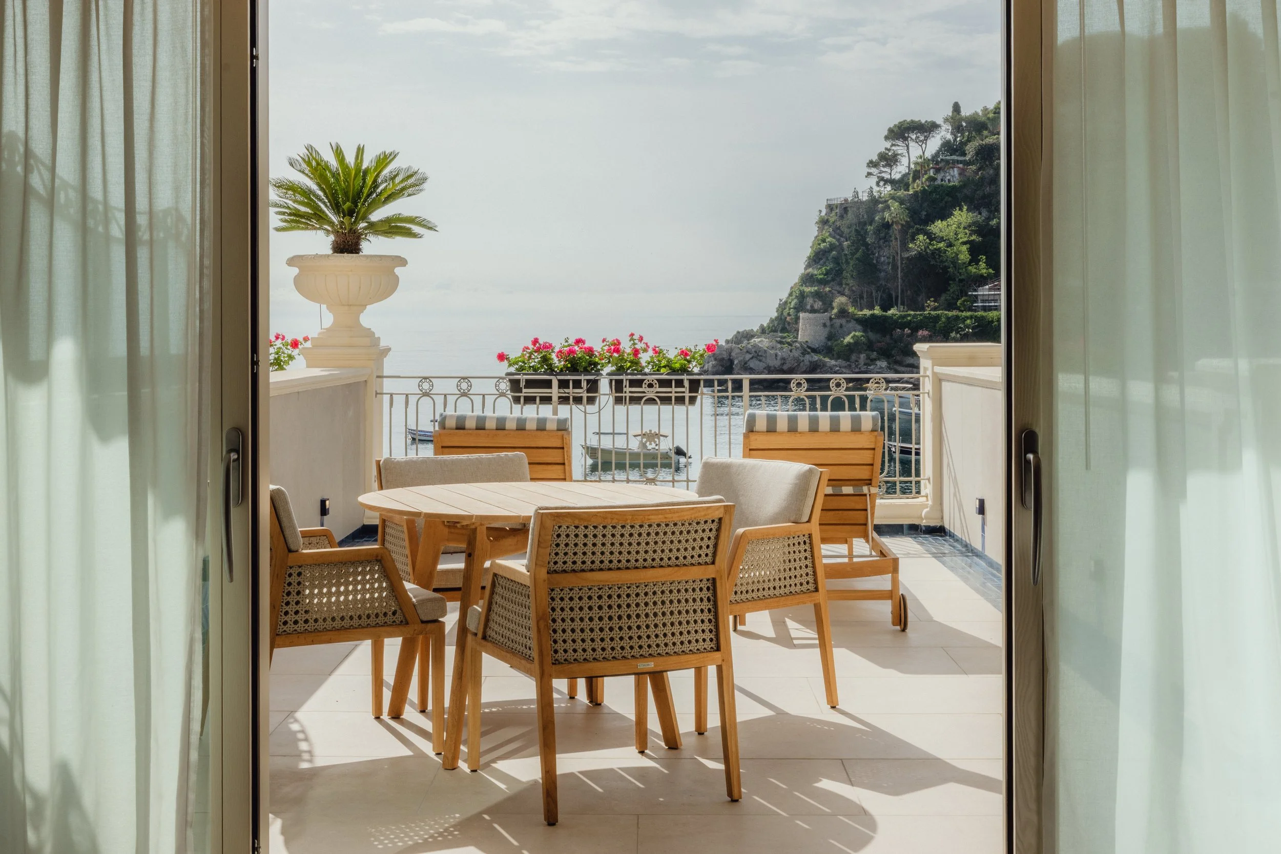 VRetreats Mazzar&ograve; Sea Palace — Sea View Presidential Suite interior photography