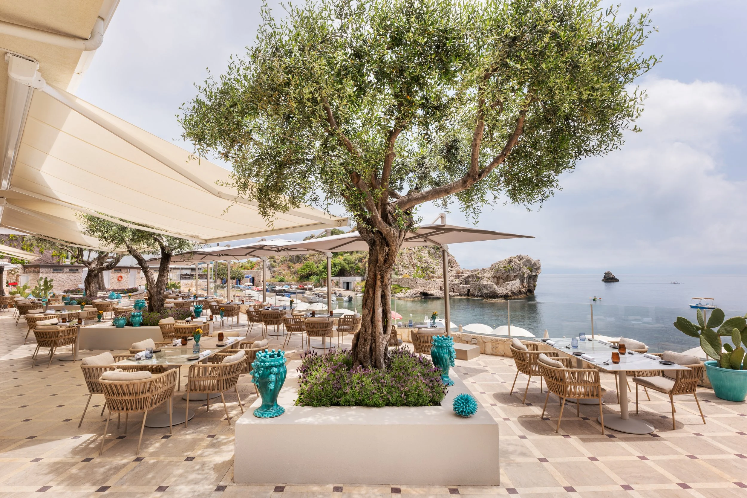 VRetreats Mazzar&ograve; Sea Palace — Armonia Restaurant interior photography