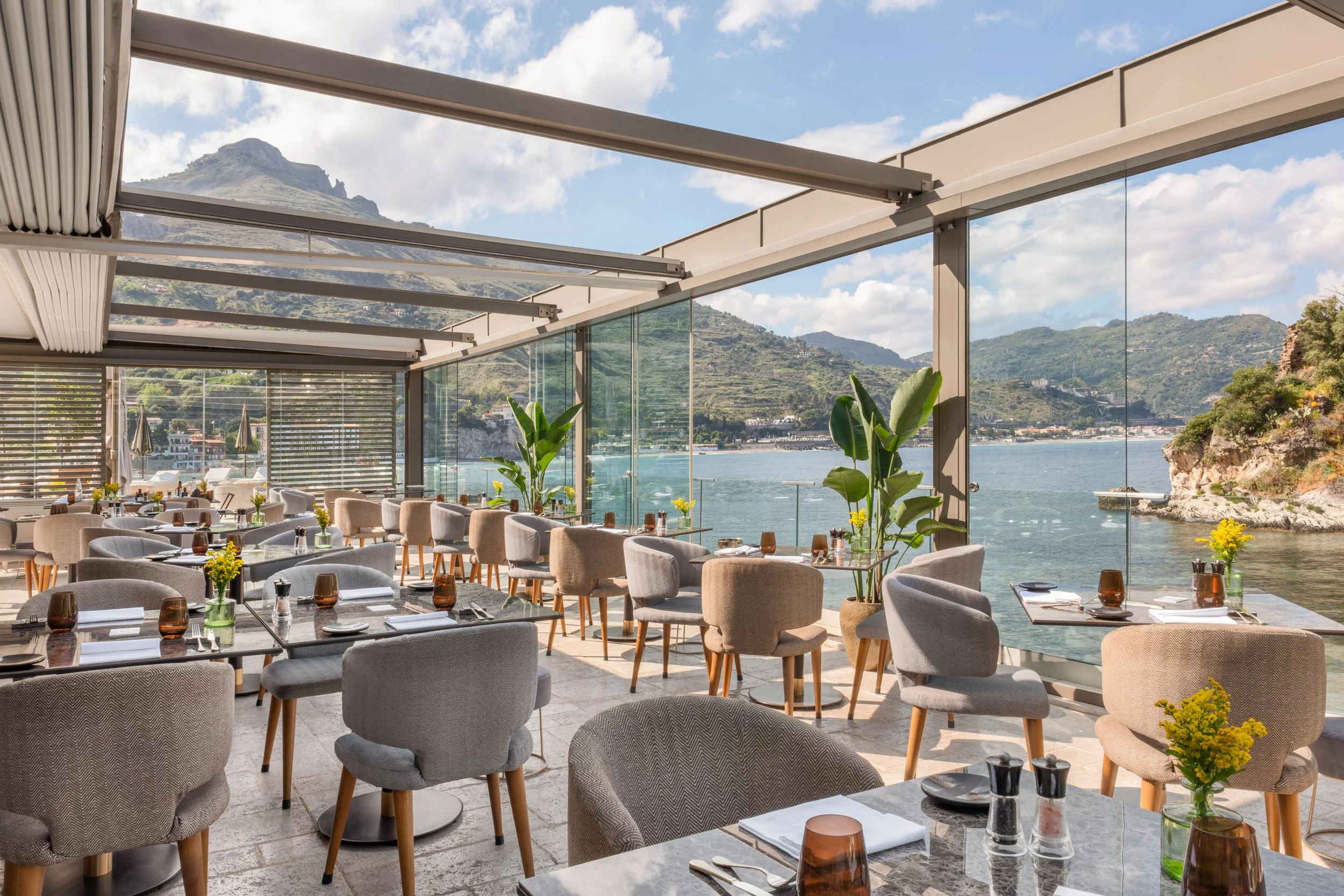 VRetreats Atlantis Bay — Nui Restaurant interior photography