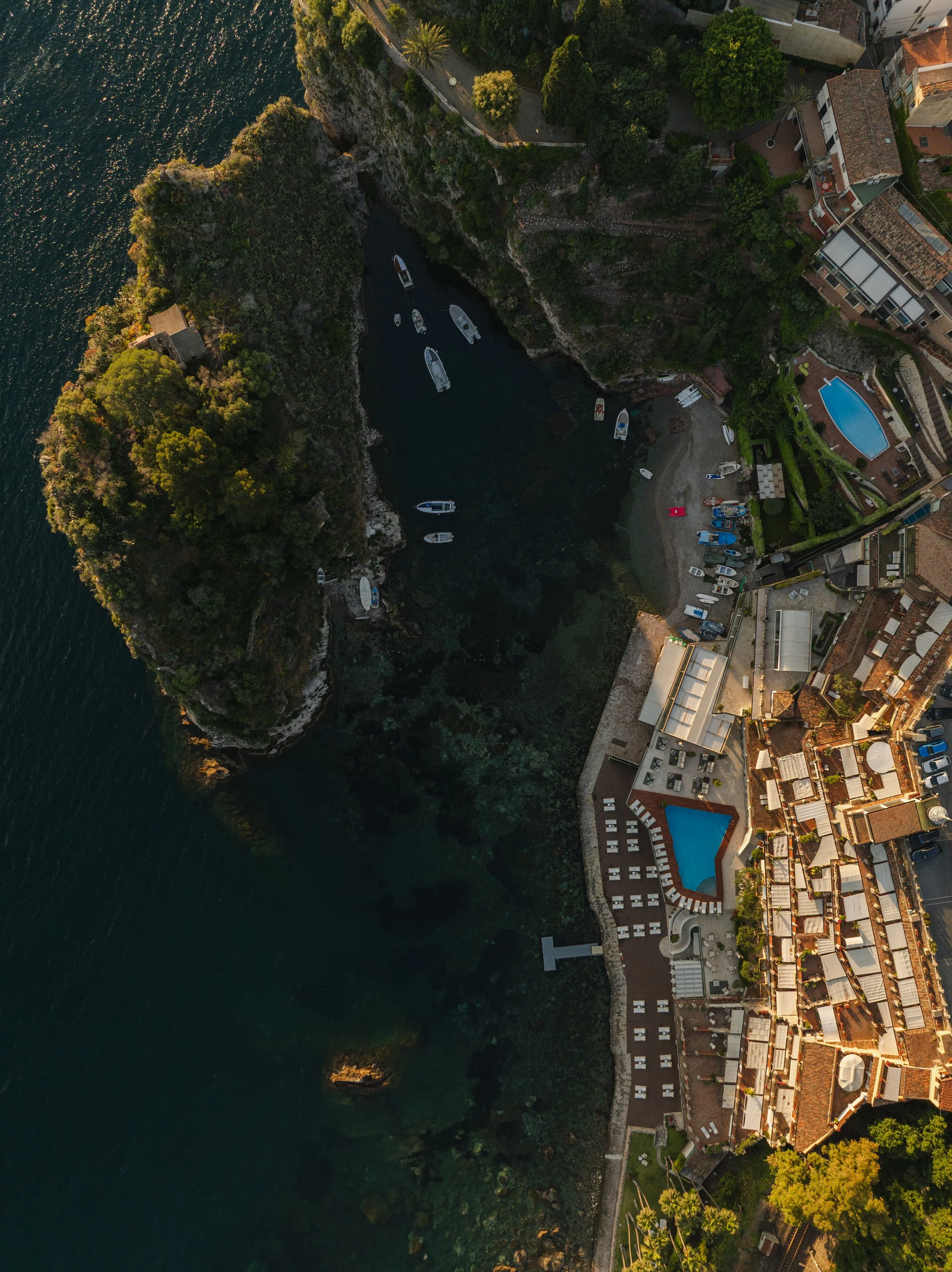 VRetreats Atlantis Bay — Nui Restaurant photography