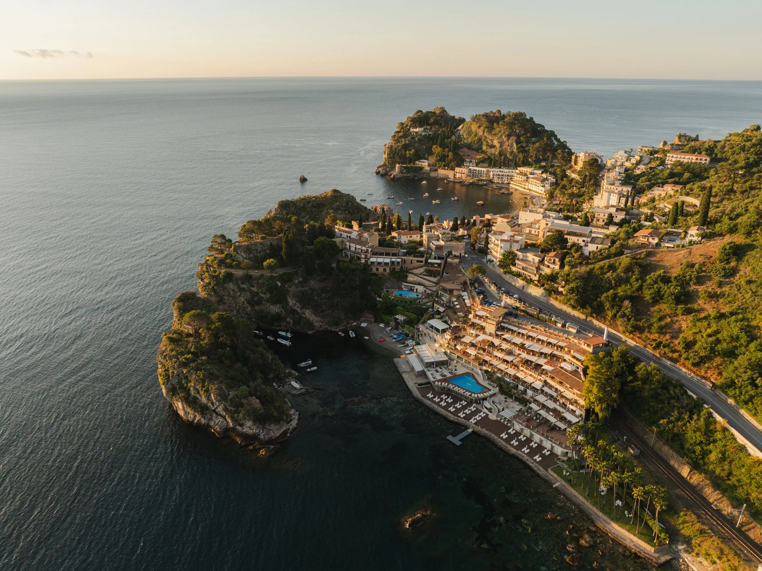 VRetreats Atlantis Bay — Nui Restaurant photography